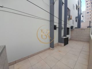 Apartamento com terraço amplo.