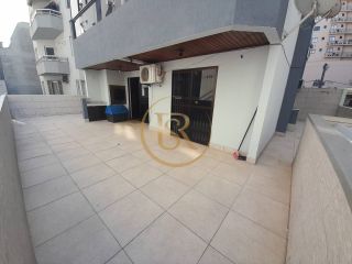 Apartamento com terraço amplo.