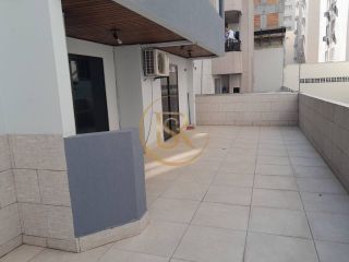 Apartamento com terraço amplo.
