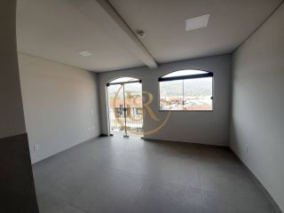 Sala comercial para locação anual no centro de Porto Belo