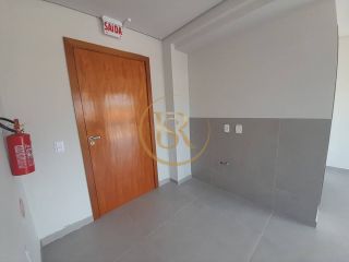 Sala comercial para locação anual no centro de Porto Belo