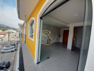 Sala comercial para locação anual no centro de Porto Belo