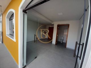 Sala comercial para locação anual no centro de Porto Belo