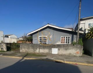 Terreno com 2 casas e 3 kitnets à venda no Morretes