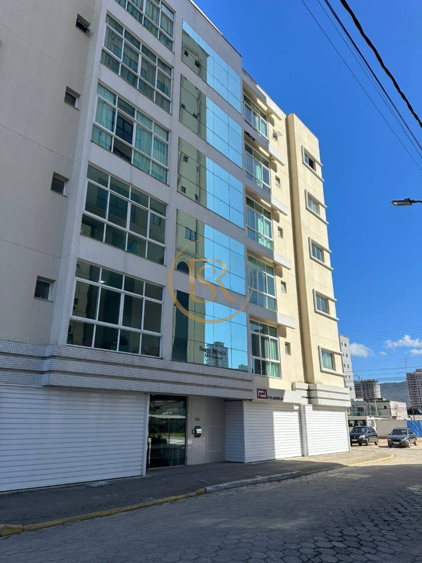 Apartamento semi-mobiliado 