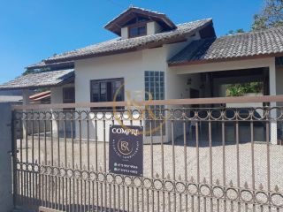 Casa à venda no Alto Perequê