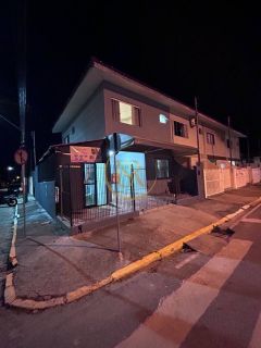 Sobrado de esquina no Centro de Camboriú