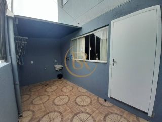 Sobrado de esquina no Centro de Camboriú