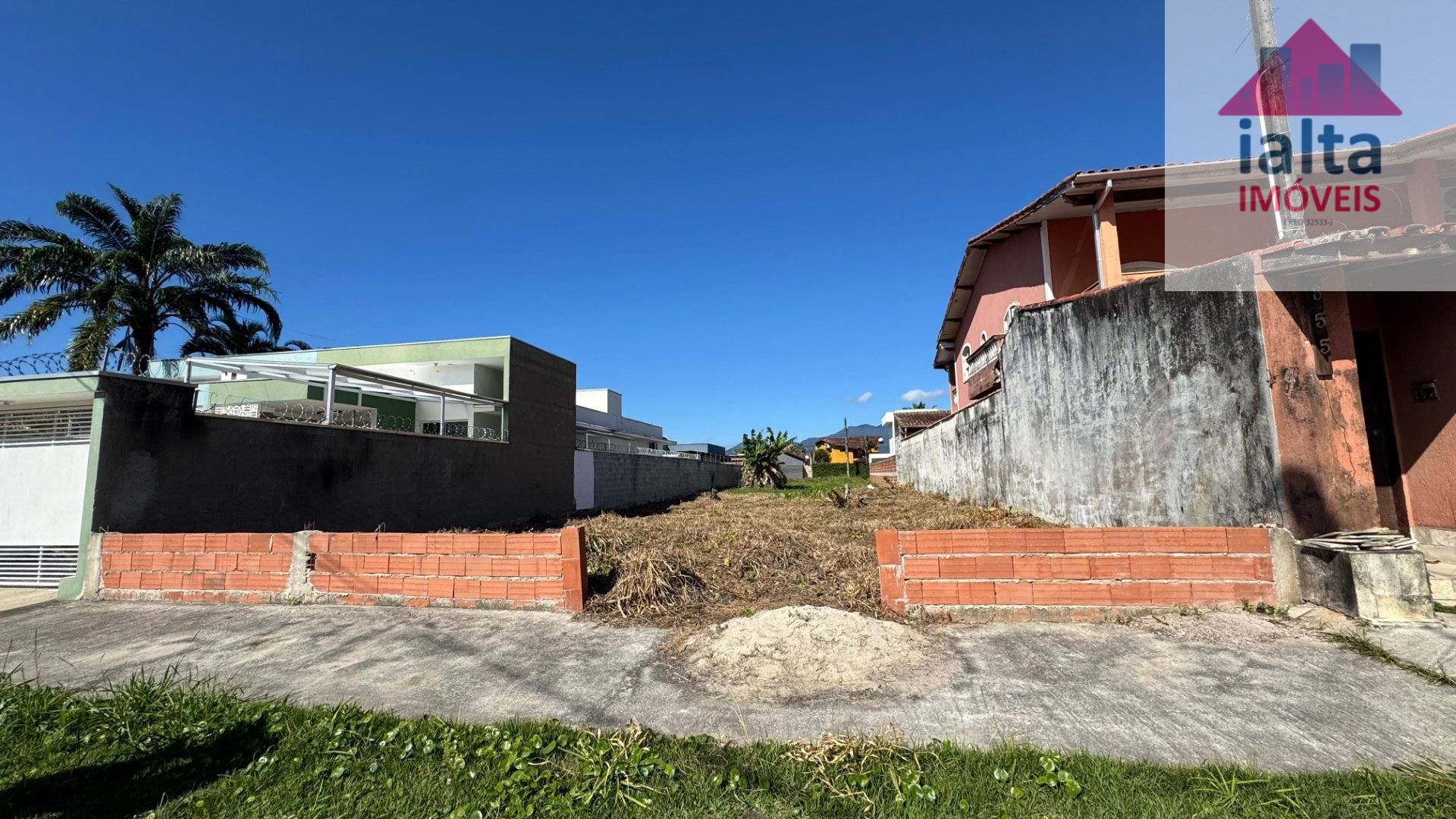 Terreno murado e aterrado no Pontal Santa Marina - Caraguatatuba/SP