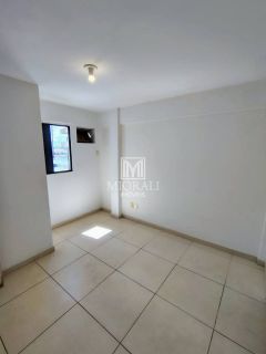 Apartamento com suíte no Antares em condomínio fechado