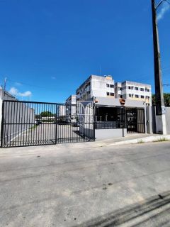 Apartamento com suíte no Antares em condomínio fechado