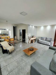 Casa com 4 quartos e primeiro andar no Graciliano Ramos