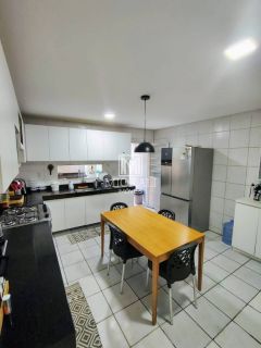 Casa com 4 quartos e primeiro andar no Graciliano Ramos