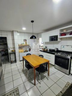 Casa com 4 quartos e primeiro andar no Graciliano Ramos