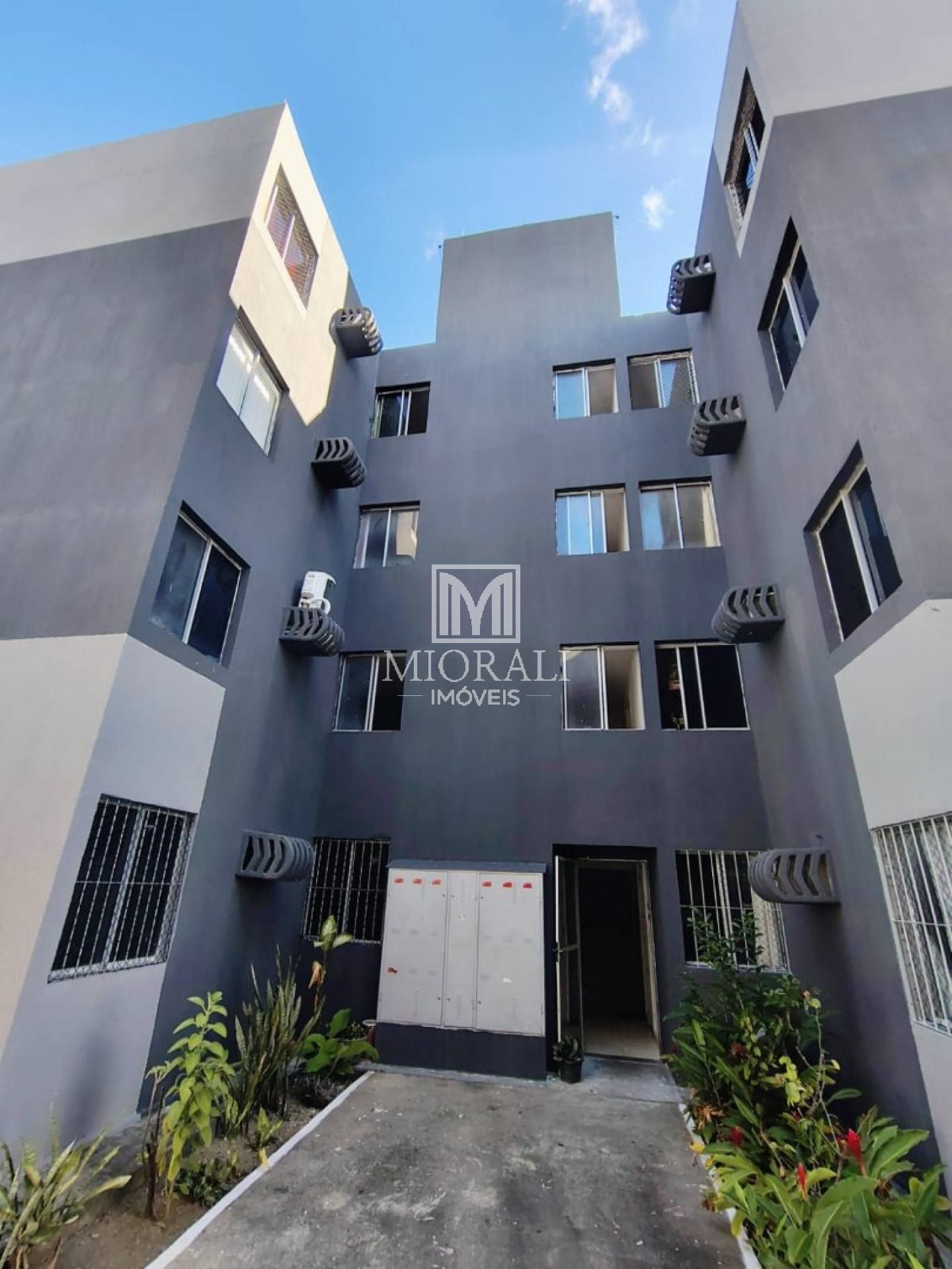 Venda apartamento no térreo no Bosque dos Flamboiães - Benedito Bentes