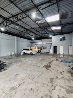 Aluguel de galpão na principal do Feitosa – 140m² com Escritório e Banheiros