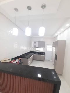 Casa nova com planejados, área gourmet e fino acabamento na Santa Lúcia