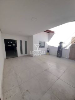 Casa nova com planejados, área gourmet e fino acabamento na Santa Lúcia