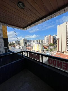 Apartamento 3 quartos com 2 vagas e varanda na Jatiúca, a 4 quadras da praia