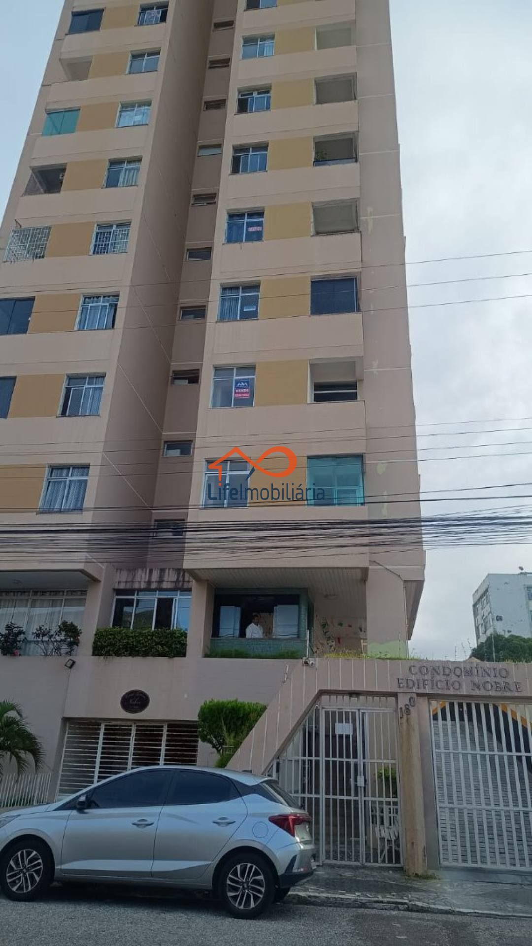 Apartamento à Venda no Edifício Nobre Com 3 Quartos Sendo 1 suíte - Posição Norte/Leste (lado sombra) - Bairro Centro em Aracaju