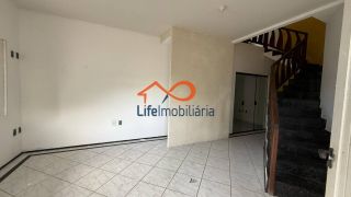 CASA À VENDA COM 3 QUARTOS NO BAIRRO AEROPORTO