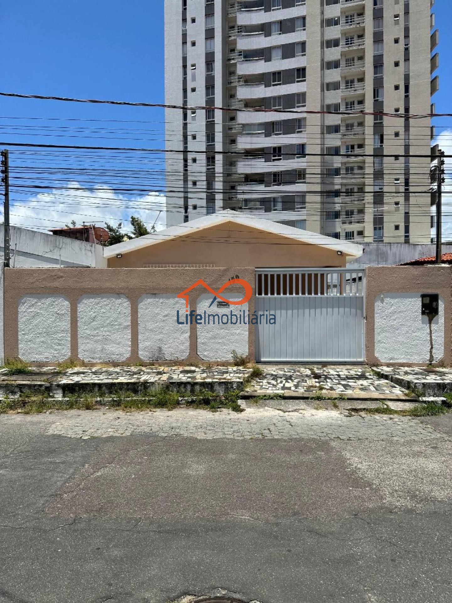 Casa lado sombra e espaçosa - Farolândia