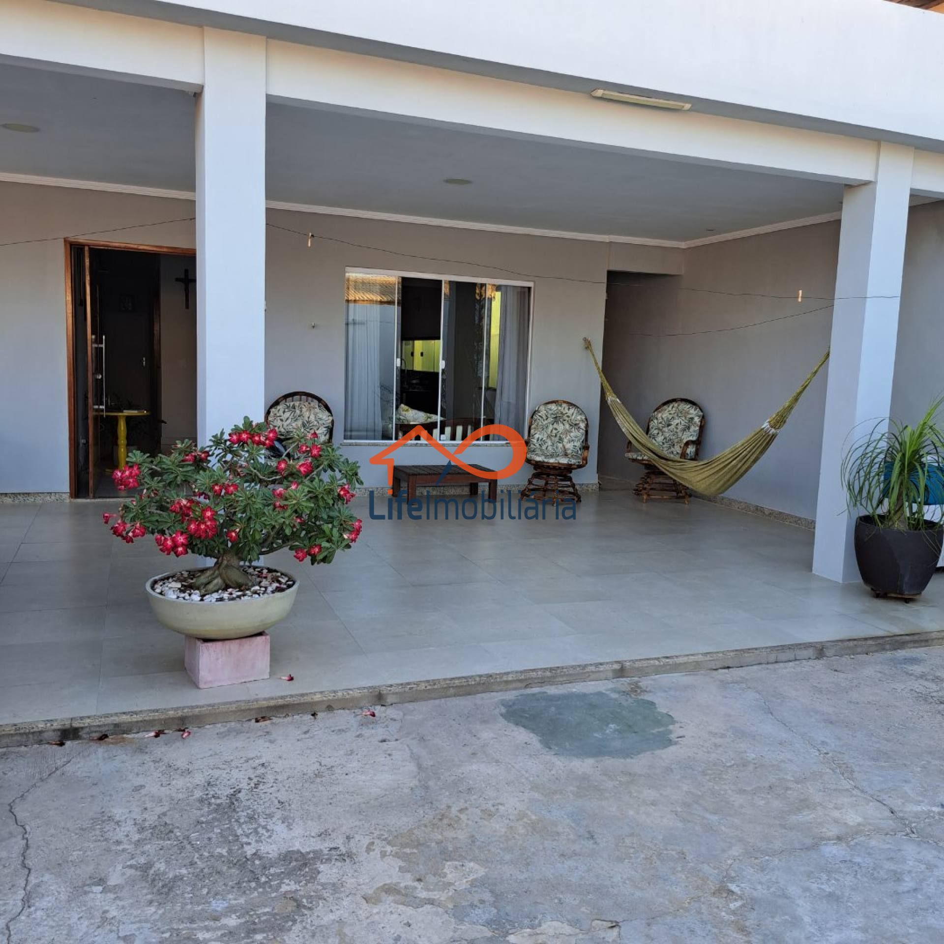Linda Casa próxima ao Shopping Sul na Aruana - Lado Sombra - 435m² Com 4 Dormitórios Sendo 4 Suítes e 4 Vagas de Garagem