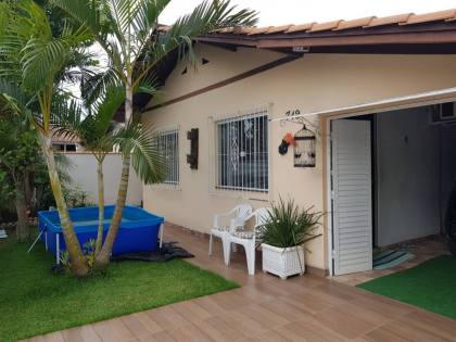 Casa com Edícula no Centro de Penha – Conforto e Exclusividade a 800m da Praia