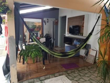 Casa com Edícula no Centro de Penha – Conforto e Exclusividade a 800m da Praia