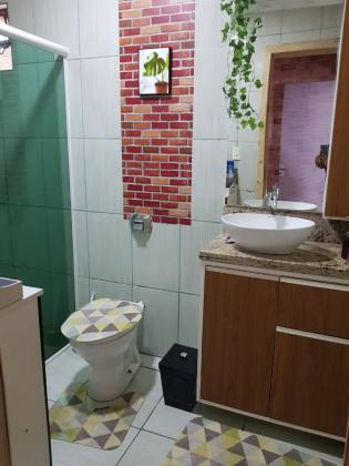 Casa com Edícula no Centro de Penha – Conforto e Exclusividade a 800m da Praia