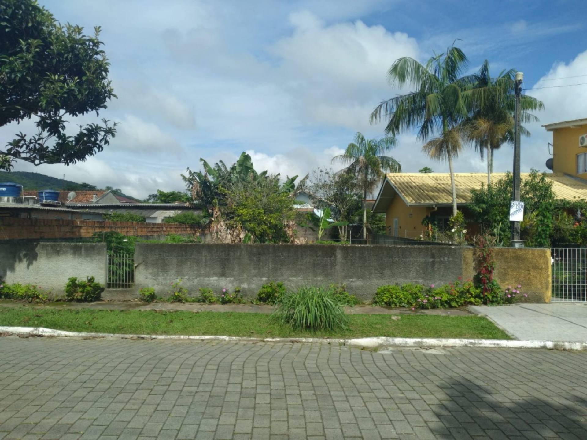 Terreno Murado e Escriturado – 336m² no Bairro Armação em Penha