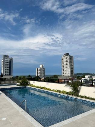 Apartamento com Vista para o Mar e Área de Lazer Completa