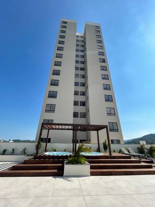 Apartamento com Vista para o Mar e Área de Lazer Completa