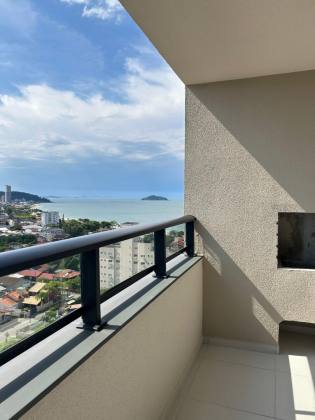 Apartamento com Vista para o Mar e Área de Lazer Completa