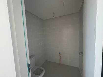 Apartamento com Vista para o Mar e Área de Lazer Completa