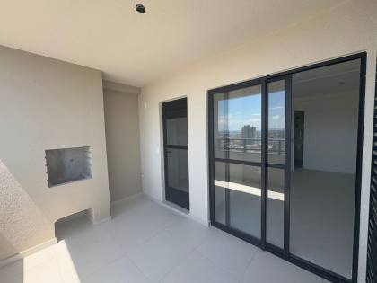 Apartamento com Vista para o Mar e Área de Lazer Completa