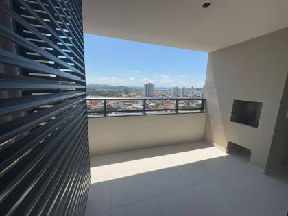 Apartamento com Vista para o Mar e Área de Lazer Completa