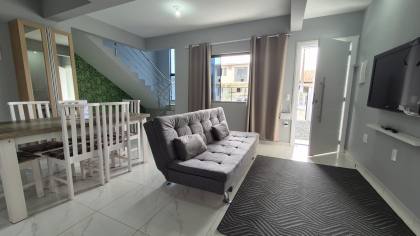 SOBRADO MOBILIADO A 950 METROS DA PRAIA