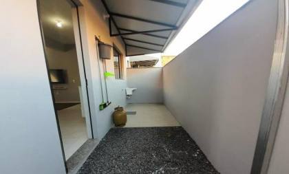 SOBRADO MOBILIADO A 950 METROS DA PRAIA