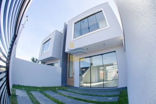 Sobrados com 2 suítes próximos ao mar e ao Beto Carrero em Penha