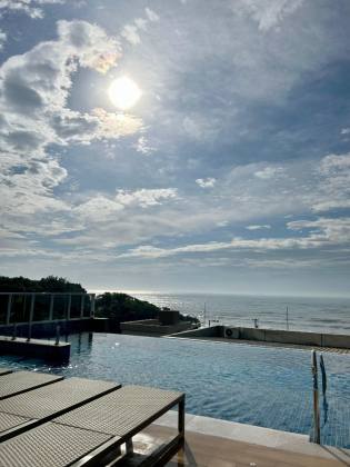 Apartamento alto padrão com terraço privativo e vista para o mar