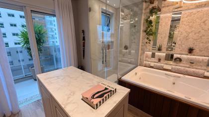 Apartamento alto padrão com terraço privativo e vista para o mar