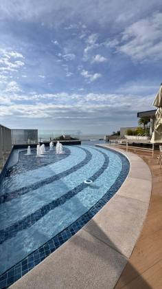 Apartamento alto padrão com terraço privativo e vista para o mar