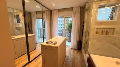 Apartamento alto padrão com terraço privativo e vista para o mar