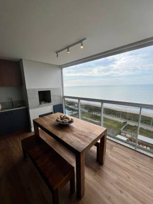Apartamento Para Vender com 4 quartos 3 suítes no bairro Itacolomi em Balneário Piçarras
