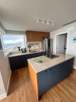 Apartamento Para Vender com 4 quartos 3 suítes no bairro Itacolomi em Balneário Piçarras