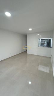 Casa Geminada à Venda em Penha – Localização Privilegiada!