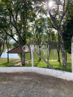 Casa em Residencial Fechado c/ Portaria 24 Hrs. e Muita Beleza Natural!