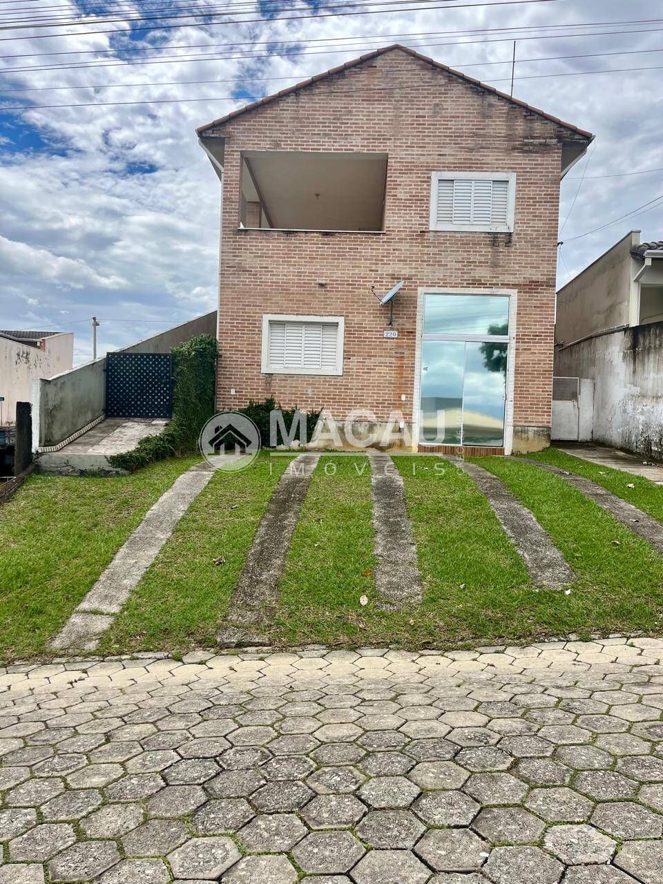 Sobrado à Venda no Condomínio Nova Cachoeira – Próximo à Canção Nova