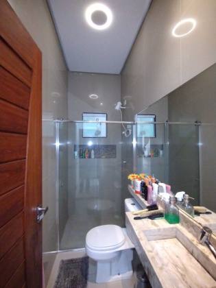 Excelente casa sendo 3/4 TODA REFORMADA